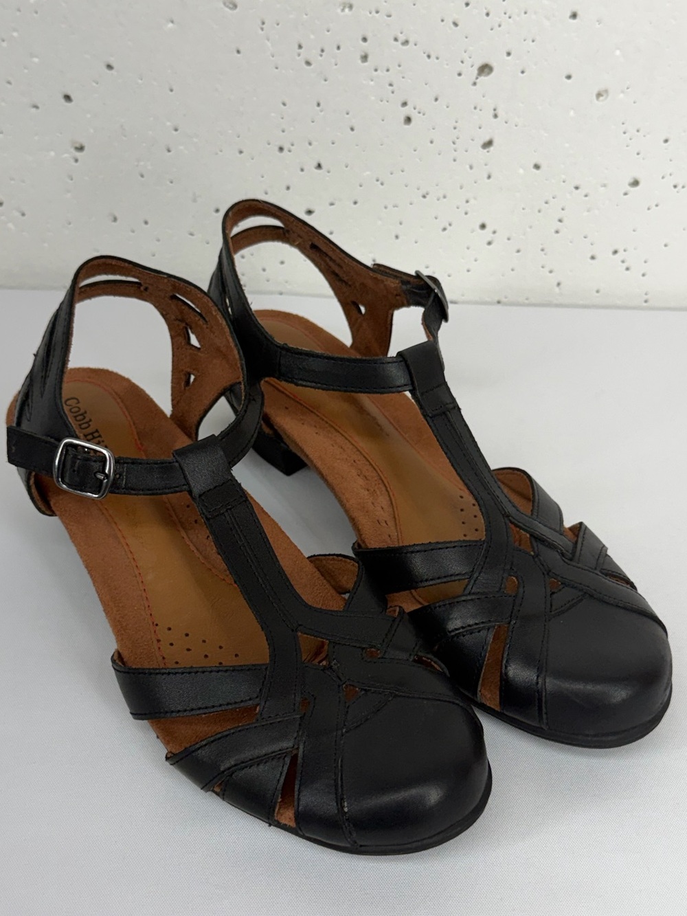 Cobb Hill Women’s size 9.5 Aubrey Black Leather T-Strap Sandals Heels